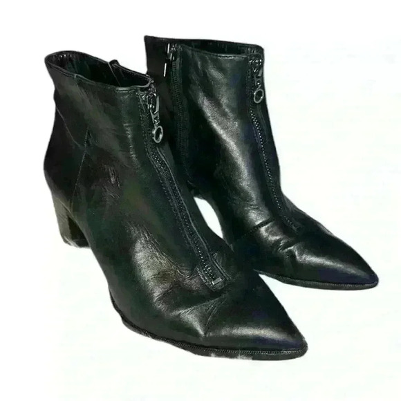 SOLE SOCIETY Soft Black Leather Pointed Toe w Zipper Med Heel Ankle Boot Size 7M - Picture 1 of 11